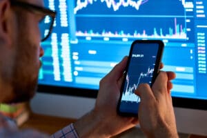 How to Use Silver Price Charts to Identify Market Trends